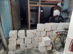 Teras Rumah Warga Surabaya Ditembok Imbas Konflik Tetangga
