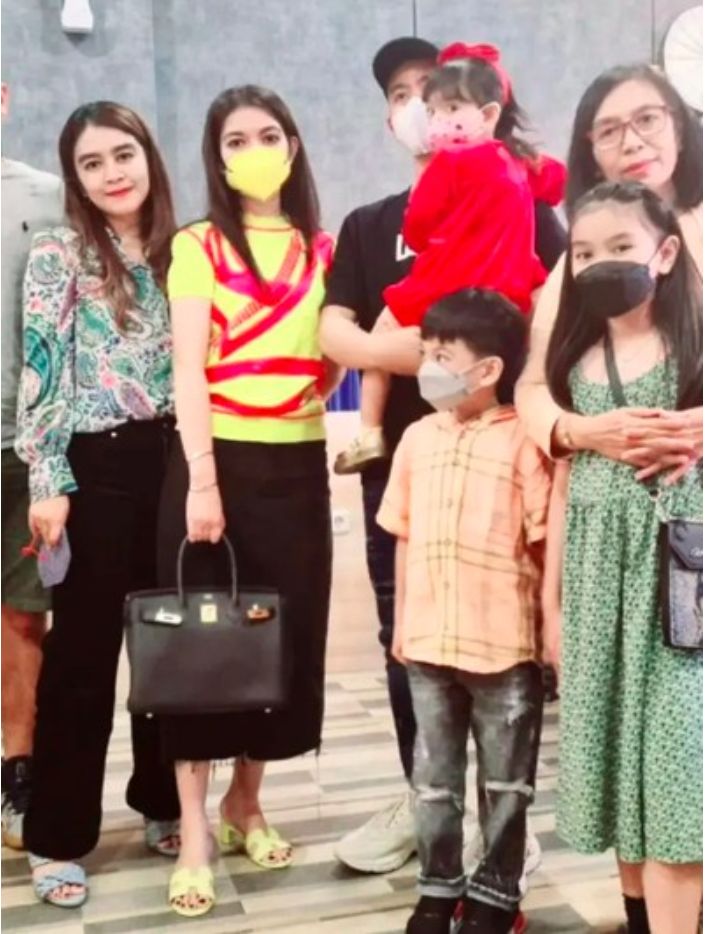Koleksi tas mewah Selvi Ananda