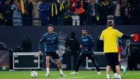 Al Nassr kini berada di posisi puncak klasemen sementara Liga Arab Saudi dengan raihan 26 poin dari 11 pertandingan, terpaut satu poin dari peringkat kedua Al Shabab yang memiliki keunggulan satu pertandingan di tangan. (Reuters/Ahmed Yosri)  