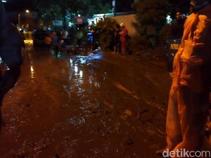 Kaligarang Ungaran Dilanda Banjir Sore Tadi, Ketinggian Hingga 1 Meter