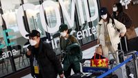 Kala RI Tak Perketat Pintu Masuk Warga China di Tengah Lonjakan COVID