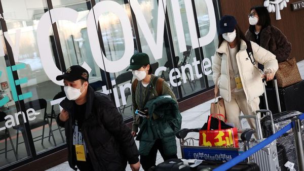Kala RI Tak Perketat Pintu Masuk Warga China di Tengah Lonjakan COVID