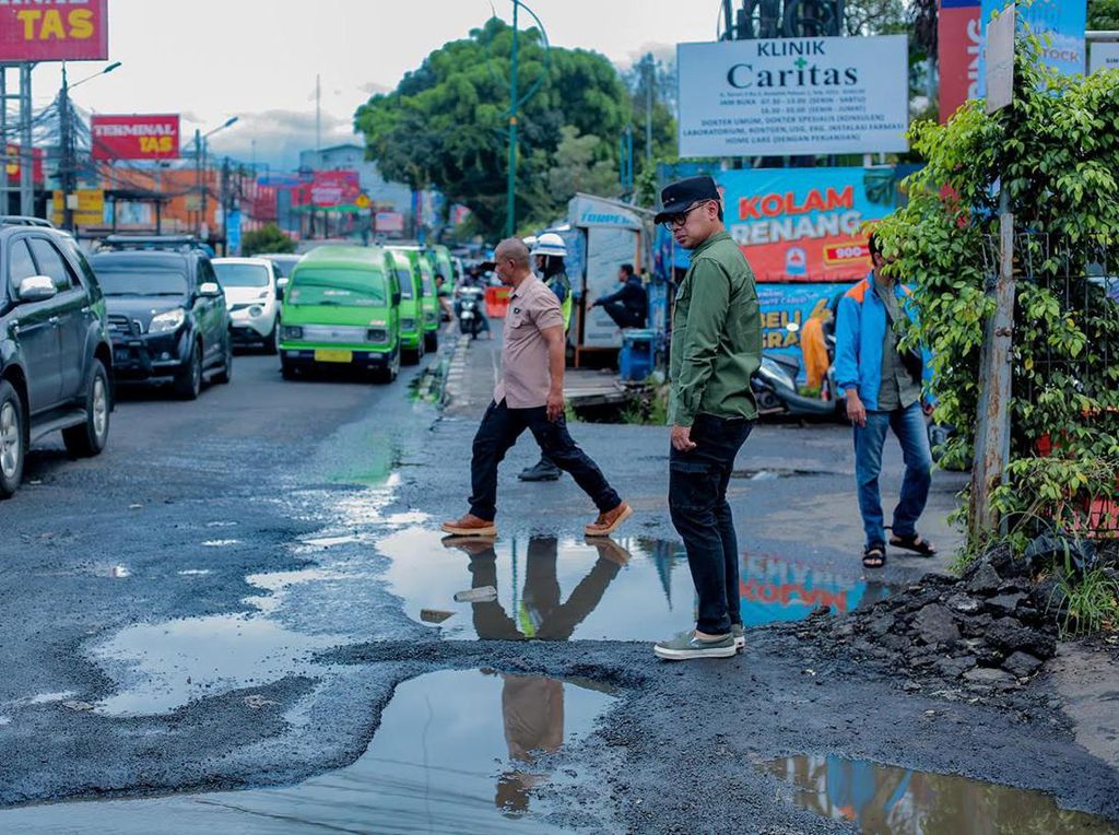 Bima Arya Minta Jalan Berlubang di Tajur Bogor Segera Diperbaiki