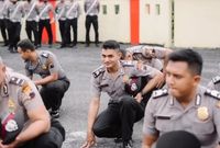 Potret Pedangdut Yeni Inka Berseragam Bhayangkari Dampingi Suami Polisi