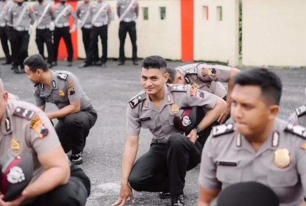 Yeni Inka dan Suami Polisi