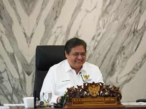 Tolak Pemilu Coblos Partai, Airlangga Berpantun Lisa BLACKPINK Naik Kopaja Tolak Pemilu Coblos Partai, Airlangga Berpantun Lisa BLACKPINK Naik Kopaja