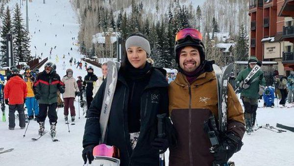 8 Foto Anya Geraldine Liburan ke Colorado, Berendam & Main Ski Bareng Pacar