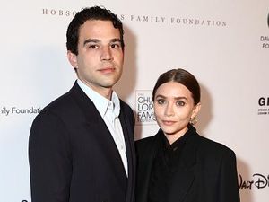 Ashley Olsen Sempat Sembunyikan Kehamilan, Kini Sudah Lahirkan Anak Pertama Ashley Olsen Sempat Sembunyikan Kehamilan, Kini Sudah Lahirkan Anak Pertama