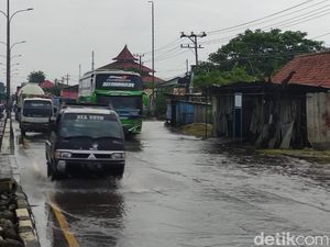 Kondisi Terkini Banjir di Pantura Genuk Semarang, Motor Sudah Bisa Lewat Kondisi Terkini Banjir di Pantura Genuk Semarang, Motor Sudah Bisa Lewat