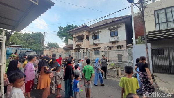 Usai Viral, Rumah Mewah Ibu Eny Kini Jadi Serbuan Warga hingga Bikin Konten