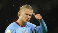 2. Erling Haaland - Borussia Dortmund / Manchester City. Satu hat-trick dibuat Haaland ketika masih di Dortmund dan tiga lainnya setelah pindah ke Man City sejak musim panas. Foto: AP/Dave Thompson