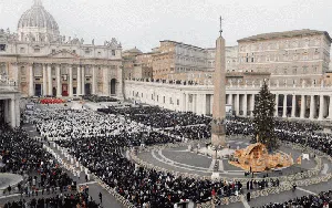 Prosesi Pemakaman Paus Emeritus Benediktus XVI yang Dihadiri Ribuan Pelayat Prosesi Pemakaman Paus Emeritus Benediktus XVI yang Dihadiri Ribuan Pelayat