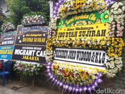 Karangan Bunga Berderet di Rumah Duka Istri Wiji Thukul, Ada dari Jokowi