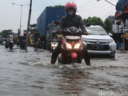 Jalan Pantura Jati Wetan Kudus Sepekan Banjir, Genangan Bertambah