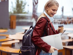 Lenovo Pamer Tablet Android dan Laptop Chromebook di Kota Judi Lenovo Pamer Tablet Android dan Laptop Chromebook di Kota Judi