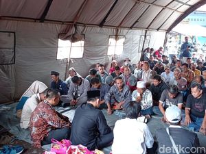 Pedagang Besi di Pasar Cikurubuk Tasik Tolak Pasar Sementara Pedagang Besi di Pasar Cikurubuk Tasik Tolak Pasar Sementara