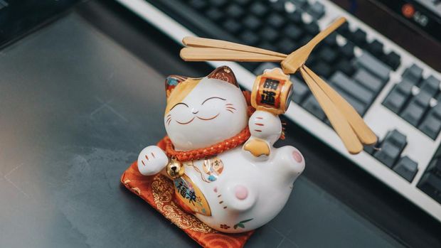 Makna keberuntungan patung kucing Maneki-Neko