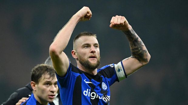 Soccer Football - Serie A - Inter Milan v Napoli - San Siro, Milan, Italy - January 4, 2023 Inter Milan's Milan Skriniar celebrates after the match REUTERS/Alberto Lingria