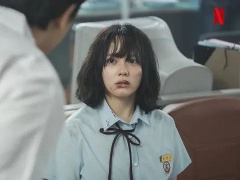 Moon Dong Eun muda diperankan oleh aktris Jung Ji So