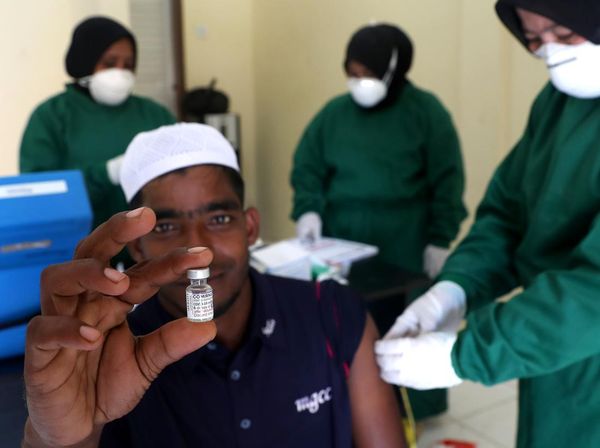 Pengungsi Rohingya Jalani Vaksinasi COVID-19 di Aceh