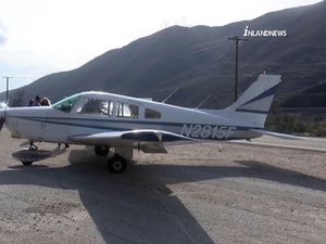 Mesin Pesawat Rusak, Pilot Remaja Ini Mendarat Darurat di Jalan Raya