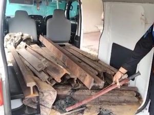 Ambulans Dipakai Angkut Besi Rel Curian, Pujakesuma Tempuh Jalur Hukum Ambulans Dipakai Angkut Besi Rel Curian, Pujakesuma Tempuh Jalur Hukum