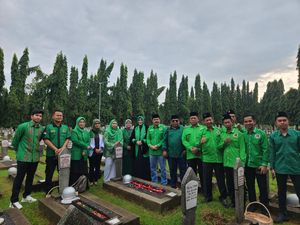 Peringati Harlah Ke-50, PPP Ziarah ke Makam Pendiri-Deklarator Partai Peringati Harlah Ke-50, PPP Ziarah ke Makam Pendiri-Deklarator Partai