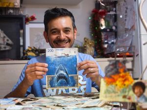 Respons Inflasi, Seniman Argentina Melukis di Atas Uang Kertas