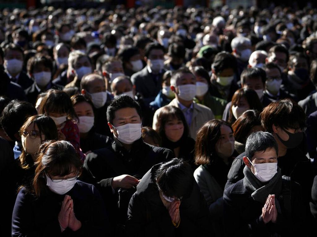 Jepang Pertimbangkan Status COVID-19 Seperti Flu Biasa Jepang Pertimbangkan Status COVID-19 Seperti Flu Biasa
