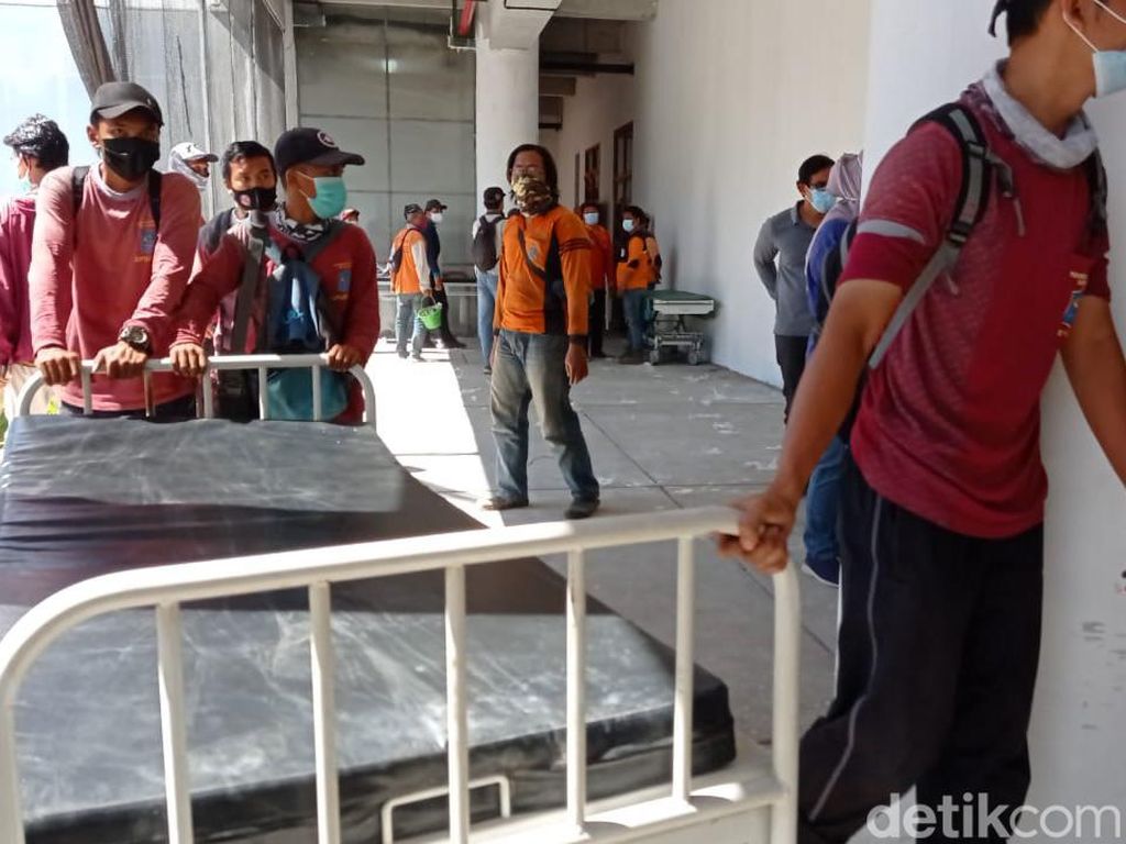 PPKM Dicabut, Ratusan Bed-Oksigen RS Darurat Surabaya Dibagikan ke Fasyankes