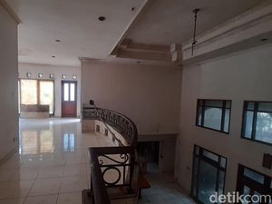 Kondisi Miris Rumah Mewah Bu Eny Awal Dibersihkan: Bau, Dapur Berserakan