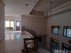 Kondisi Miris Rumah Mewah Bu Eny Awal Dibersihkan: Bau, Dapur Berserakan