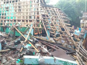 Banjir Bandang di Jatibarang Brebes, Puluhan Rumah Rusak Banjir Bandang di Jatibarang Brebes, Puluhan Rumah Rusak