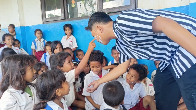 Guru SD di Pedalaman NTT Punya Cara Kreatif biar Belajar Lebih Asyik