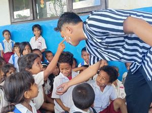 Guru SD di Pedalaman NTT Punya Cara Kreatif biar Belajar Lebih Asyik Guru SD di Pedalaman NTT Punya Cara Kreatif biar Belajar Lebih Asyik