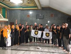 Bendera Partai Ummat Dibentangkan Berujung Masjid Beri Peringatan