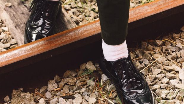 Siswa dilarang memakai sepatu pribadi