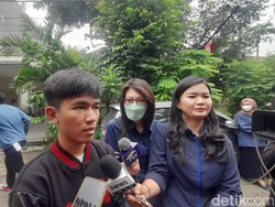 Cara Ibu Eny dan Tiko Bertahan Hidup di Tengah Keterpurukan Finansial