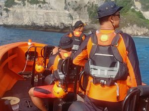 2 WNA Hanyut di Nusa Penida, Tim SAR Berjibaku di Tengah Kuatnya Arus 2 WNA Hanyut di Nusa Penida, Tim SAR Berjibaku di Tengah Kuatnya Arus