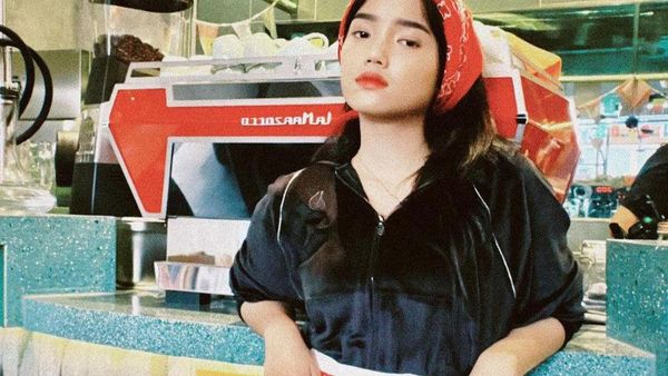 10 Potret Selebriti yang Magang hingga Makan di Karens Diner