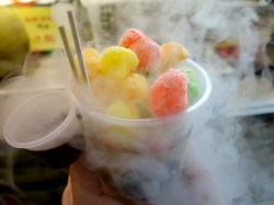 Kemenkes Imbau Warga Tak Konsumsi Jajanan Diolah Nitrogen Cair