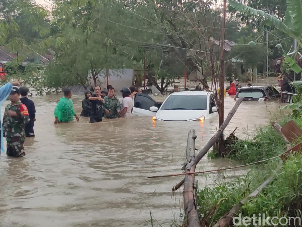 Banjir Bandang Terjang Dinar Indah Semarang, 1 Orang Meninggal