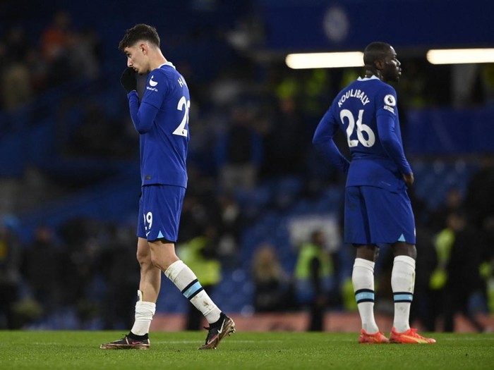 Soccer Football - Premier League - Chelsea v Manchester City - Stamford Bridge, London, Britain - January 5, 2023 Chelseas Kai Havertz and Kalidou Koulibaly look dejected after the match REUTERS/Tony Obrien EDITORIAL USE ONLY. No use with unauthorized audio, video, data, fixture lists, club/league logos or live services. Online in-match use limited to 75 images, no video emulation. No use in betting, games or single club /league/player publications.  Please contact your account representative for further details.