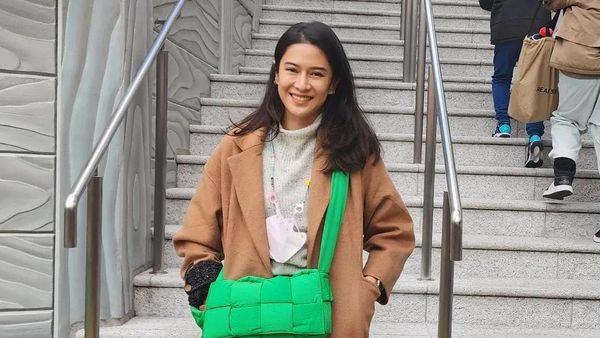 7 Gaya Dian Sastrowardoyo di Jepang, Pakai Kimono Hingga Tas Rp 26 Juta