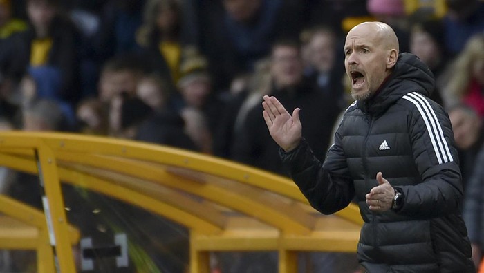 Manchester Uniteds head coach Erik ten Hag gives instructions to his players during the English Premier League soccer match between Wolverhampton Wanderers and Manchester United at the Molineux Stadium in Wolverhampton, England, Saturday, Dec. 31, 2022. (AP Photo/Rui Vieira)