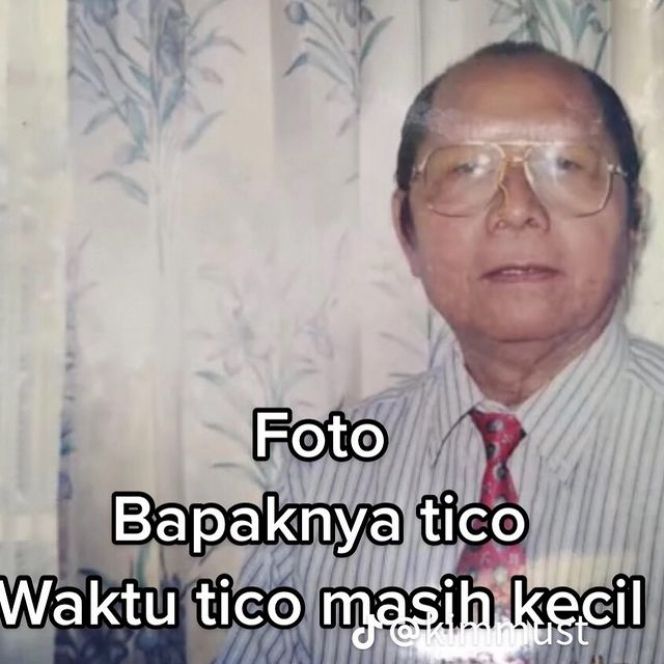 Foto-foto Diduga Masa Kecil Tico Bersama Ibu Eny dan Sang Ayah Foto-foto Diduga Masa Kecil Tico Bersama Ibu Eny dan Sang Ayah