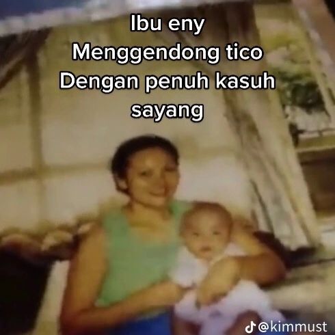 Foto Diduga Memori Masa Kecil Tiko dengan Ibu Eny & Sang Ayah Tercinta