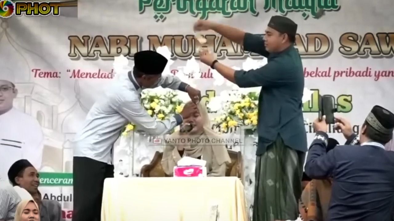 Heboh Qariah Disawer saat Mengaji, Uang Diselipkan di Kerudung
