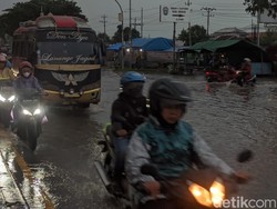 Jalur Pantura Demak Banjir, Sebagian Kendaraan Dialihkan Lewat Tol