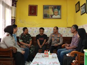 Keluarga Korban Tragedi Kanjuruhan Ditawari Kerja di Polres Malang Keluarga Korban Tragedi Kanjuruhan Ditawari Kerja di Polres Malang